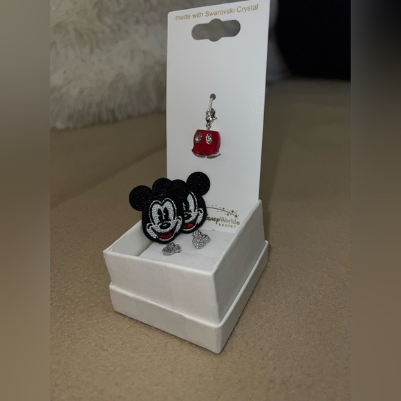 DISNEY MICKEY MOUSE MINNIE MOUSE CHARM EARRINGS AND PATCHES BUNDLE - Picture 3 of 3
